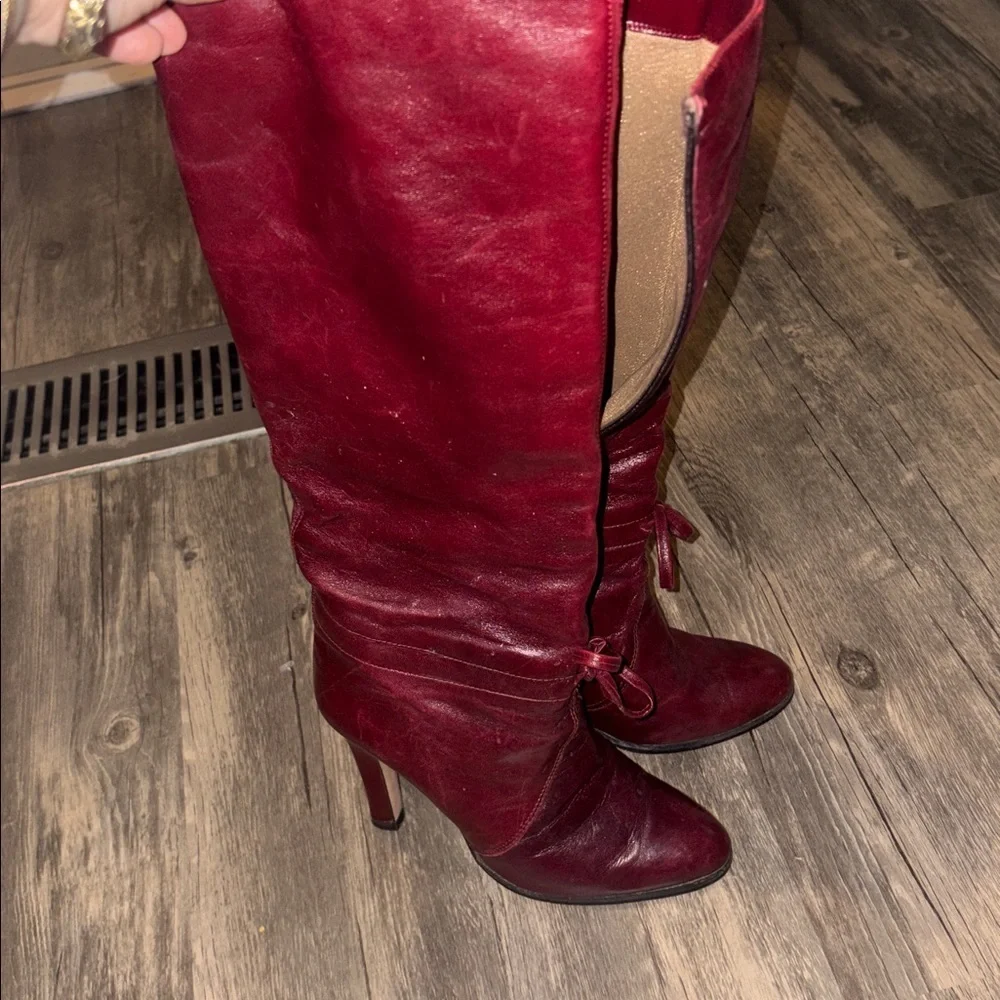 Vintage burgundy leather boots - woman’s size 6  Captivators brand / beautiful
